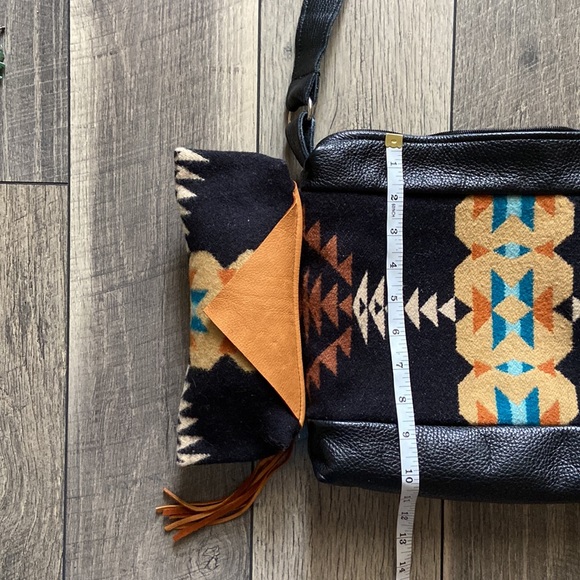 Pendleton Rancho Arroyo Print Southwest Crossbody Bag & Pouch - Picture 13 of 16